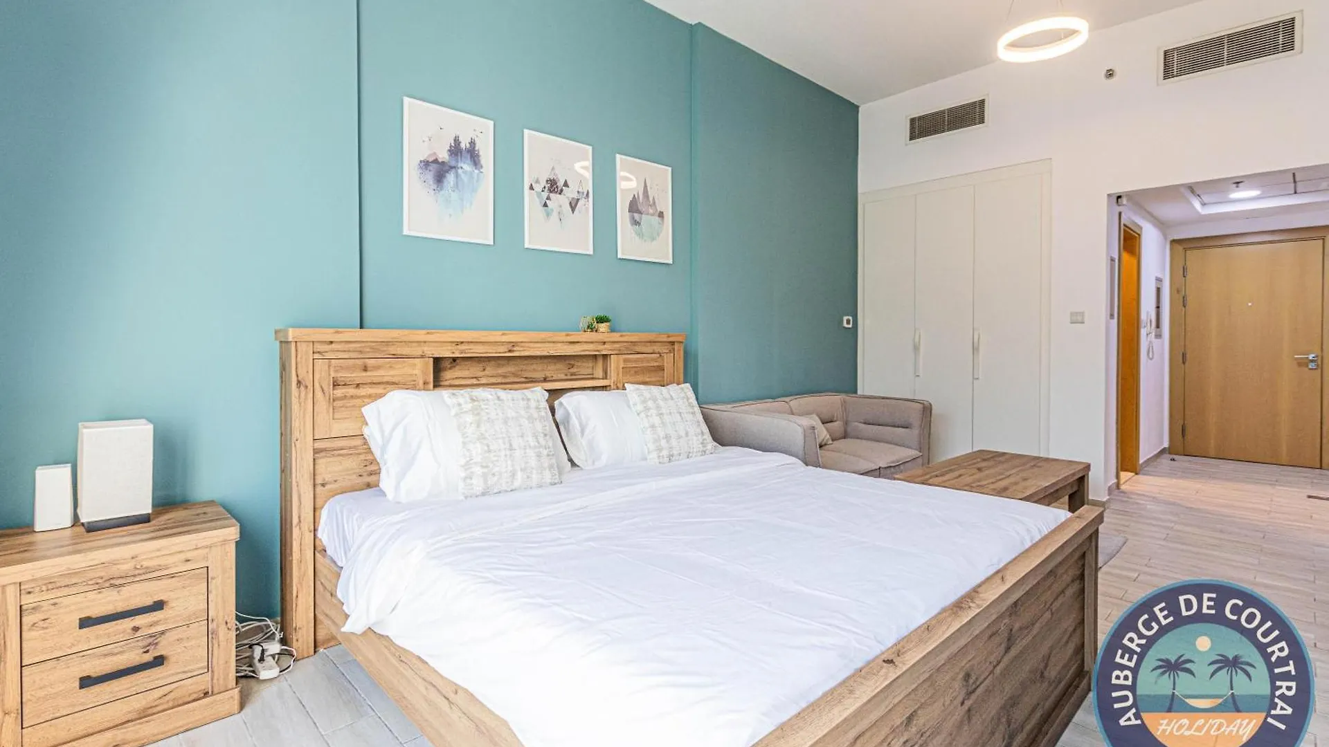 Cozy Modern Studio Oxford Residence Dubai