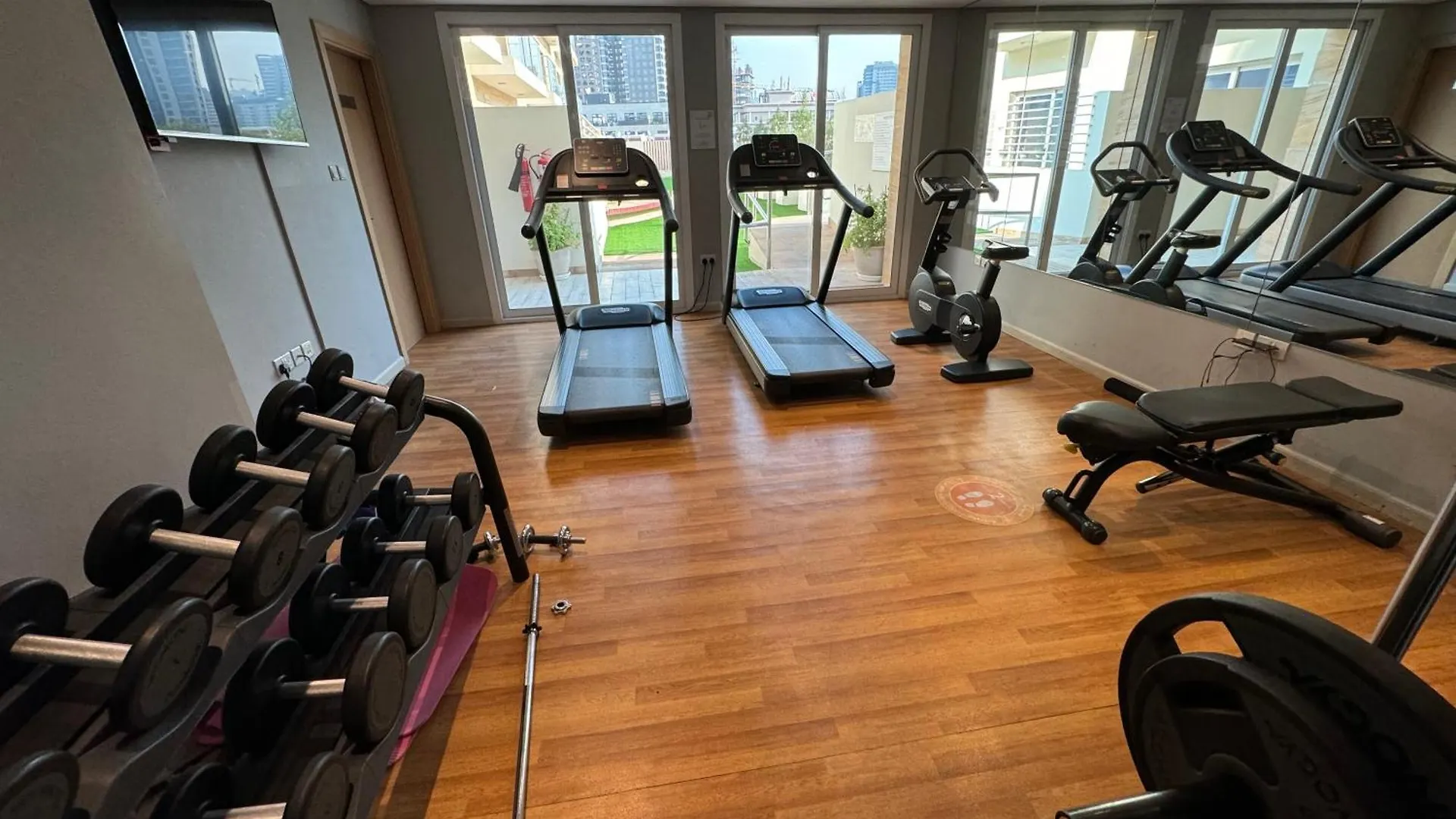 Cozy Modern Studio Oxford Residence Dubai United Arab Emirates