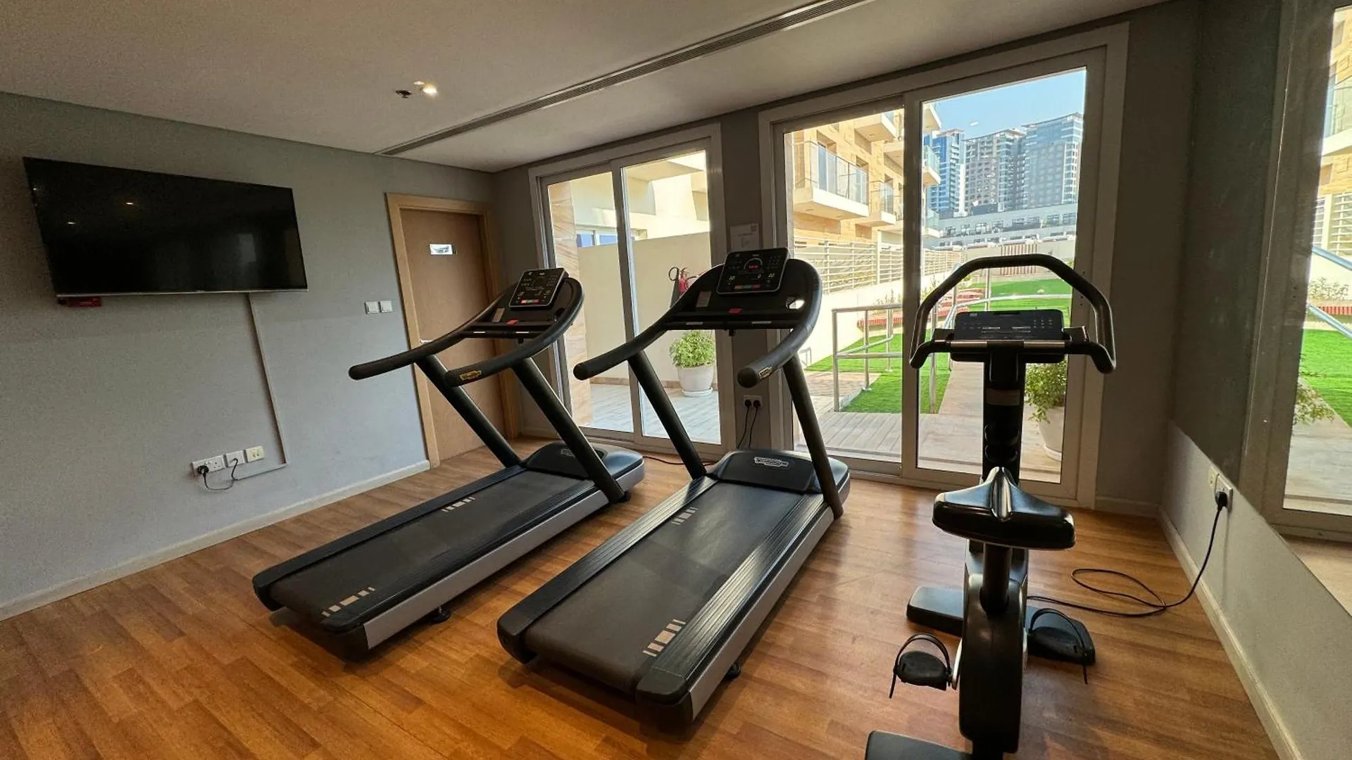 Cozy Modern Studio Oxford Residence Dubai Apartment